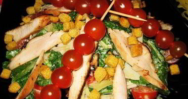 Рецепт Салата Цезарь с курицей и беконом