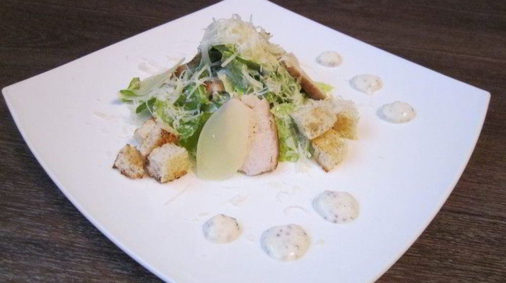 Как приготовить салат цезарь с курицей и йогуртом