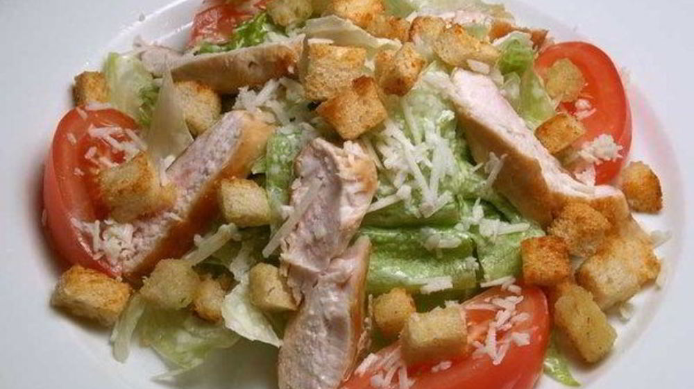 Как приготовить салат цезарь с курицей копченой