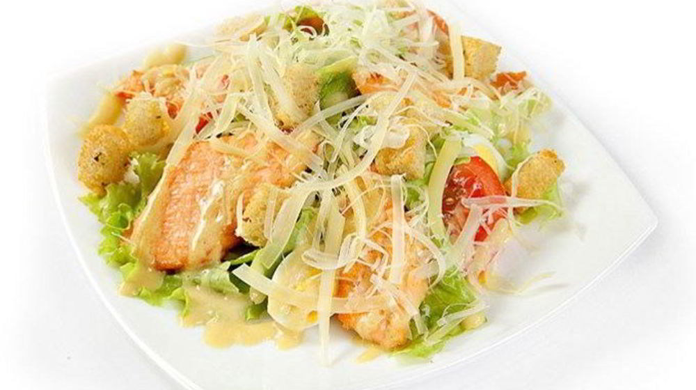 Как приготовить салат цезарь с лососем