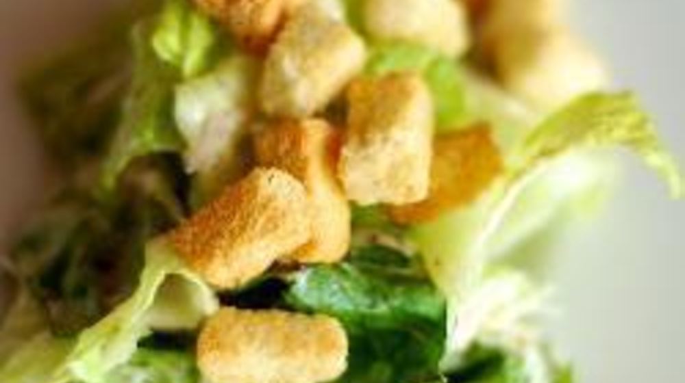 Как приготовить салат цезарь с сухариками