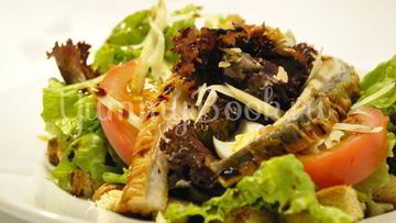 Рецепт Цезаря с угрем и соусом Бальзамик Карамель