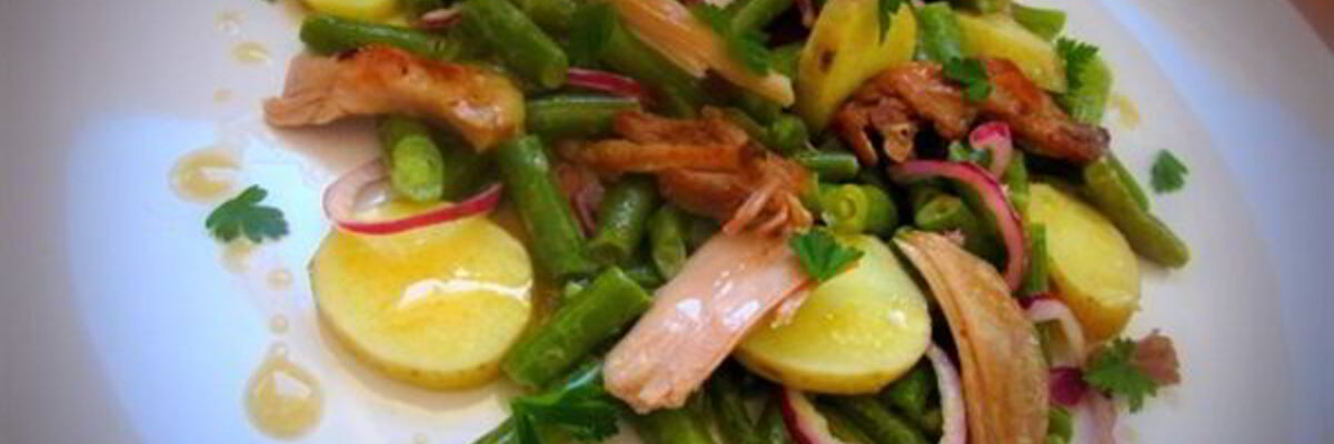 Рецепт Салата из зеленой стручковой фасоли с картофелем и цыпленком конфи под соусом винегрет