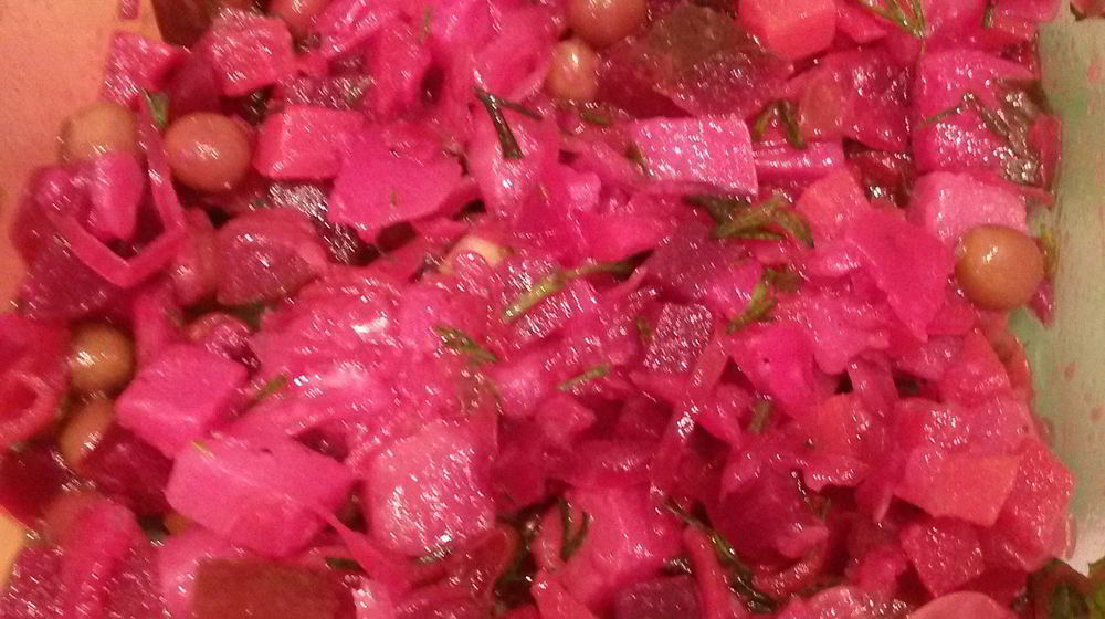 Как приготовить винегрет из запеченных овощей с квашеной капустой