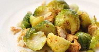 Рецепт Жареной брюссельской капусты с кедровыми орешками в бальзамическом винегрете