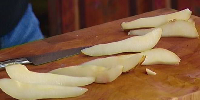 Рецепт японского салата с языком и карамелизированной грушей