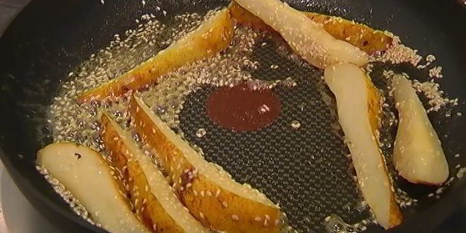 Рецепт японского салата с языком и карамелизированной грушей