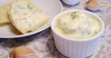Рецепт Домашнего майонеза на курином яйце с чесноком и зеленью