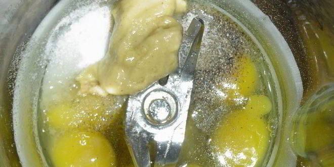 Рецепт майонеза на перепелиных яйцах с зеленью