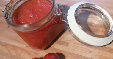 Рецепт Домашнего томатно-яблочный кетчуп со свежими пряными травами