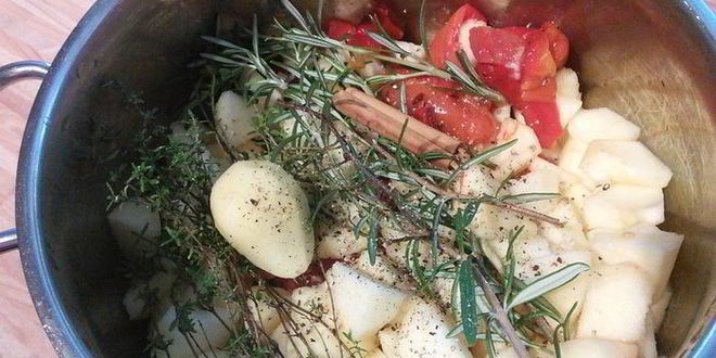 Рецепт домашнего томатно-яблочный кетчуп со свежими пряными травами