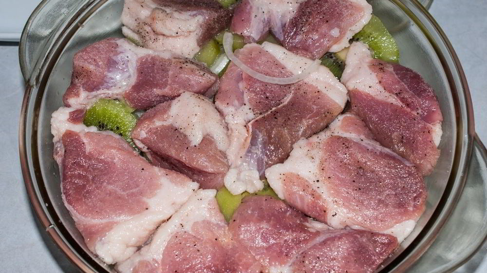 Как приготовить быстрый маринад для свинины из киви