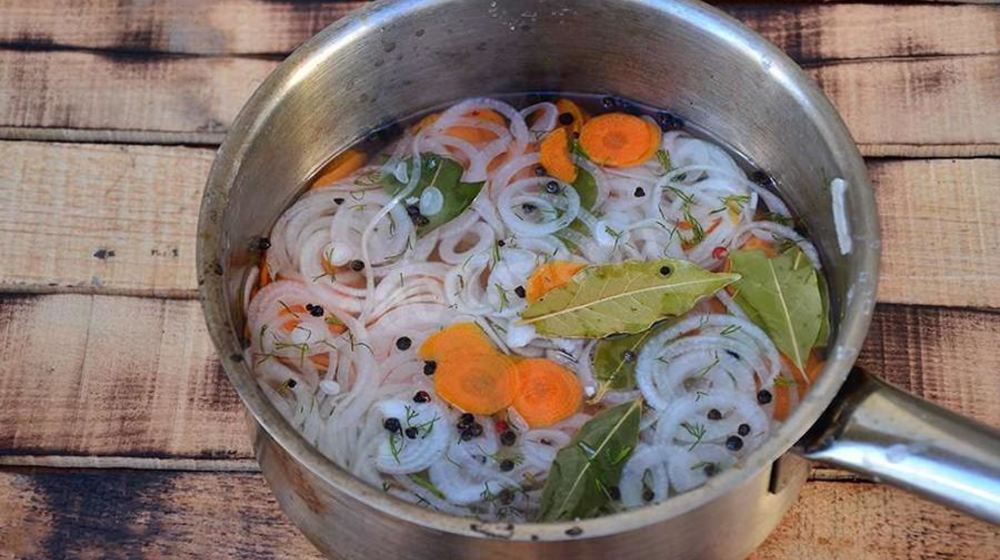 Как приготовить горячий маринад для рыбы