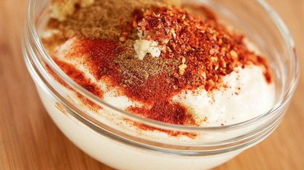 Как приготовить пряный йогуртовый маринад с индийскими специями