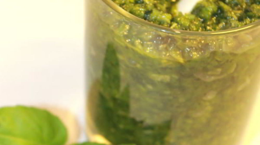 Как приготовить чесночно-базиликовый песто