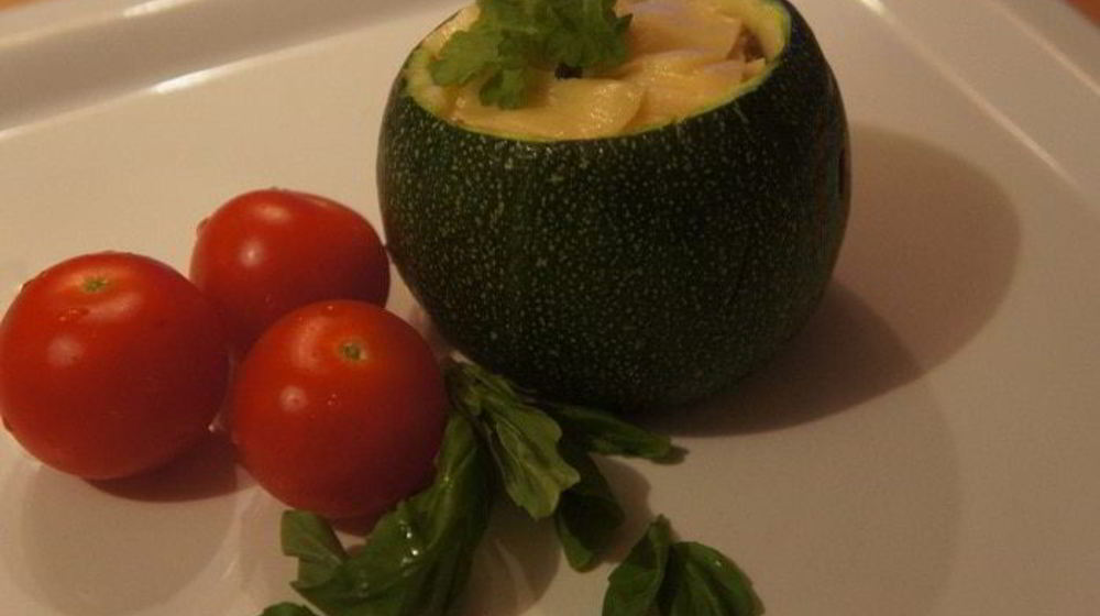 Как приготовить фаршированный круглый цукини с соусом песто