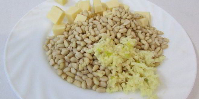 Рецепт филе индейки с соусом песто