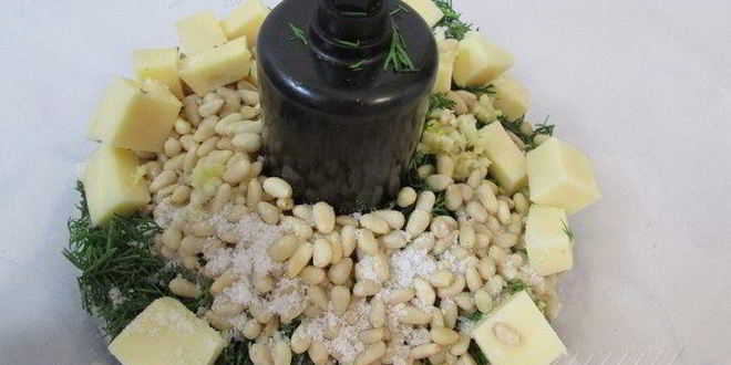 Рецепт филе индейки с соусом песто