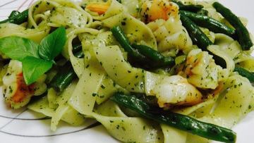 Рецепт Пасты с креветками и фасолью под соусом песто