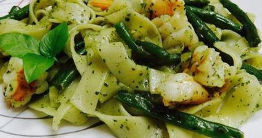 Рецепт Пасты с креветками и фасолью под соусом песто