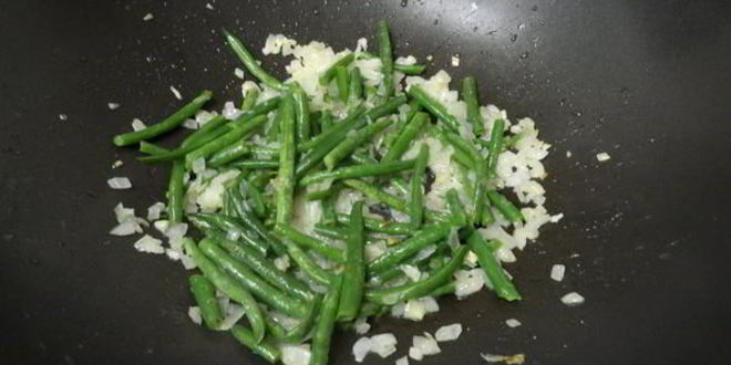 Рецепт пасты с креветками и фасолью под соусом песто