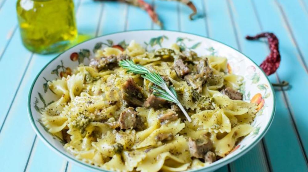 Как приготовить пасту с соусом песто и курицей