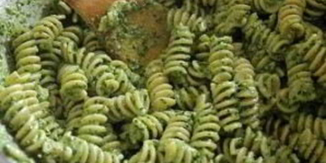 Рецепт пасты с соусом песто из капусты кале и грецких орехов