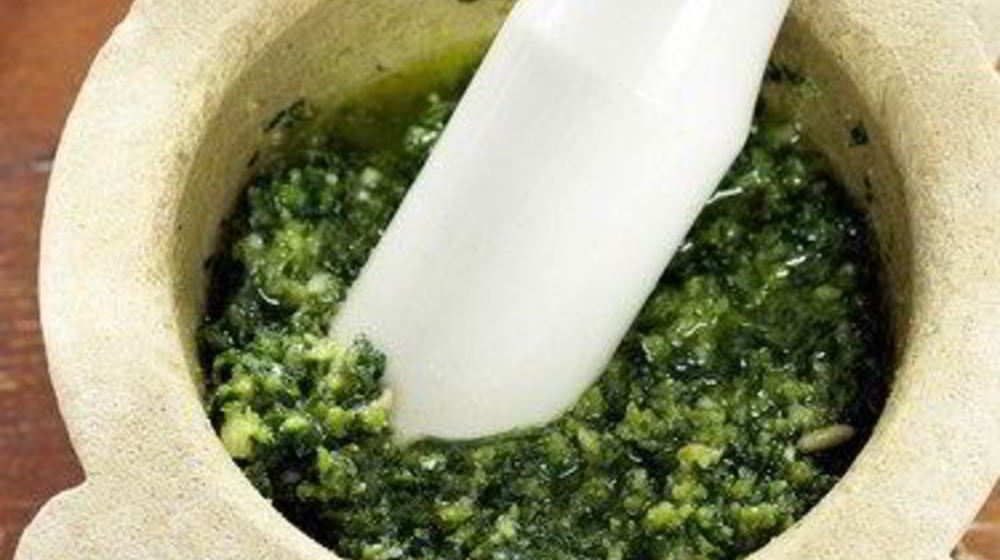 Как приготовить песто из петрушки, грецких орехов и семян льна