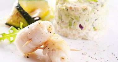 Рецепт Рулетов из камбалы с соусом песто