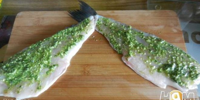 Рецепт сибаса, запеченого с соусом песто