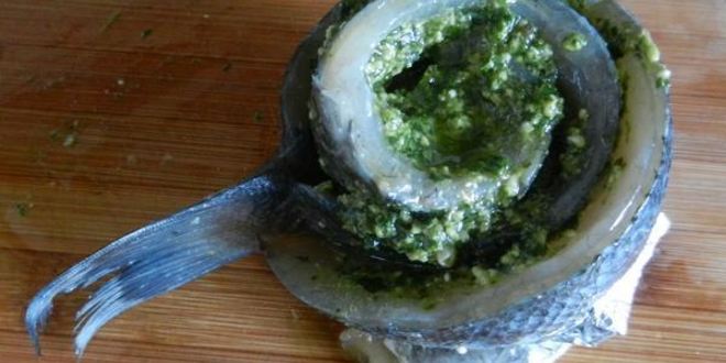 Рецепт сибаса, запеченого с соусом песто