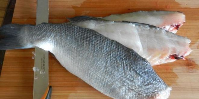 Рецепт сибаса, запеченого с соусом песто