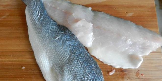 Рецепт сибаса, запеченого с соусом песто