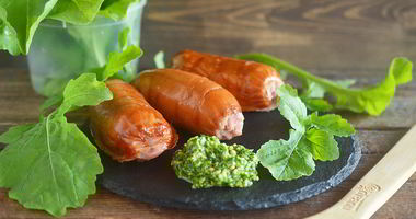 Рецепт Сосисок-гриля с соусом песто из руколлы