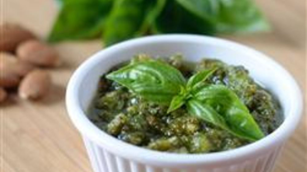 Как приготовить соус песто из базилика с орешками