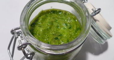 Рецепт Соуса песто с черемшой, грецкими орехами и пекорино