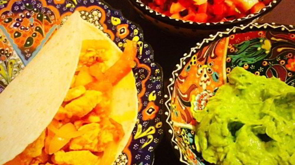 Как приготовить фахитас с курицей с соусами сальса и гуакамоле