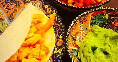 Рецепт Фахитас с курицей с соусами сальса и гуакамоле