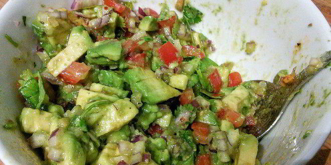 Рецепт лосося с соусом сальса из авокадо