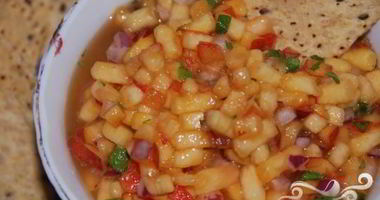 Рецепт Персиковой сальсы с кинзой, мятой и имбирем