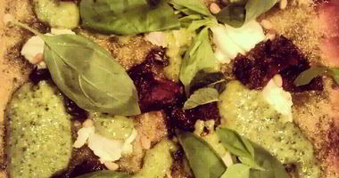 Рецепт Пиццы с соусом сальса верде, вялеными томатами и рикоттой