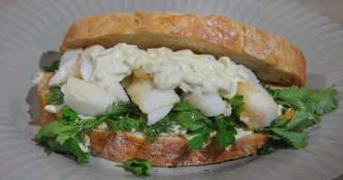 Рецепт Сэндвича с рыбными пальчиками и тартаром