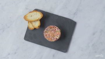 Рецепт Тартара из Чоризо с сыром и томатами