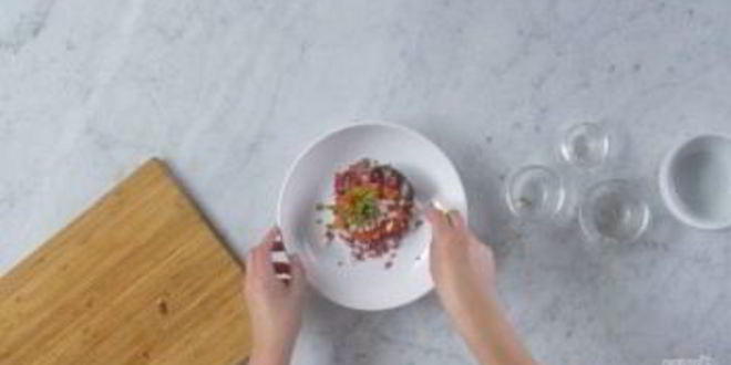 Рецепт тартара из чоризо с сыром и томатами