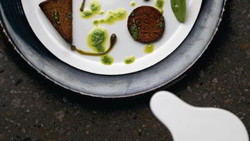 Рецепт Тартара из говядины с щавелем, каперсами и сухарями