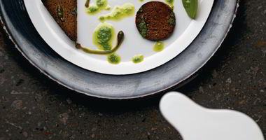 Рецепт Тартара из говядины с щавелем, каперсами и сухарями