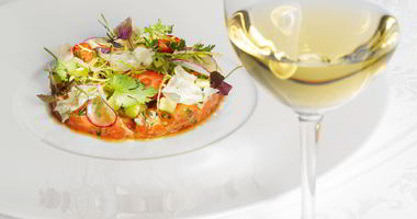 Рецепт Тартара из лосося в пряном соусе с авокадо и кинзой