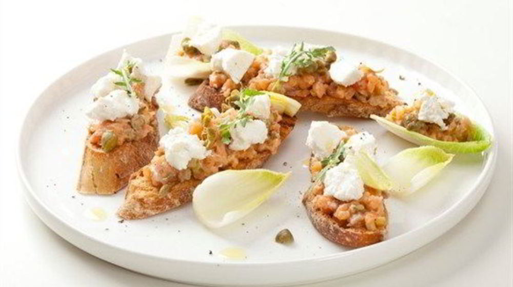 Как приготовить тосты с тартаром из лосося и рикоттой