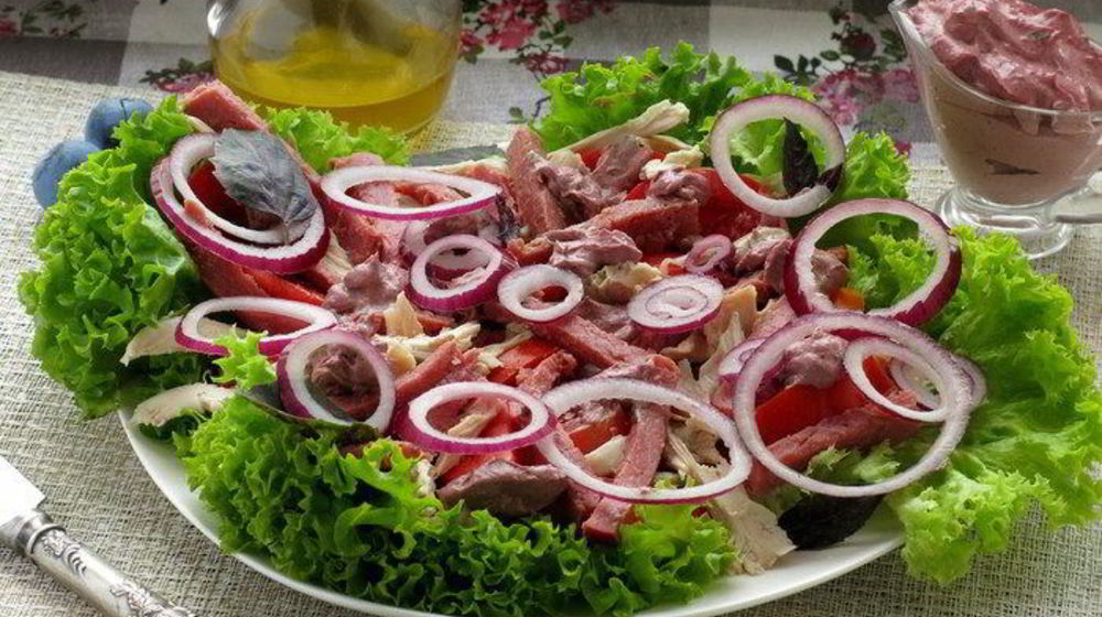 Как приготовить мясной салат с майонезом-ткемали