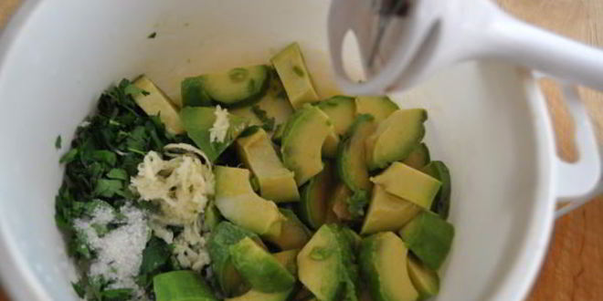 Рецепт зеленого соуса из авокадо